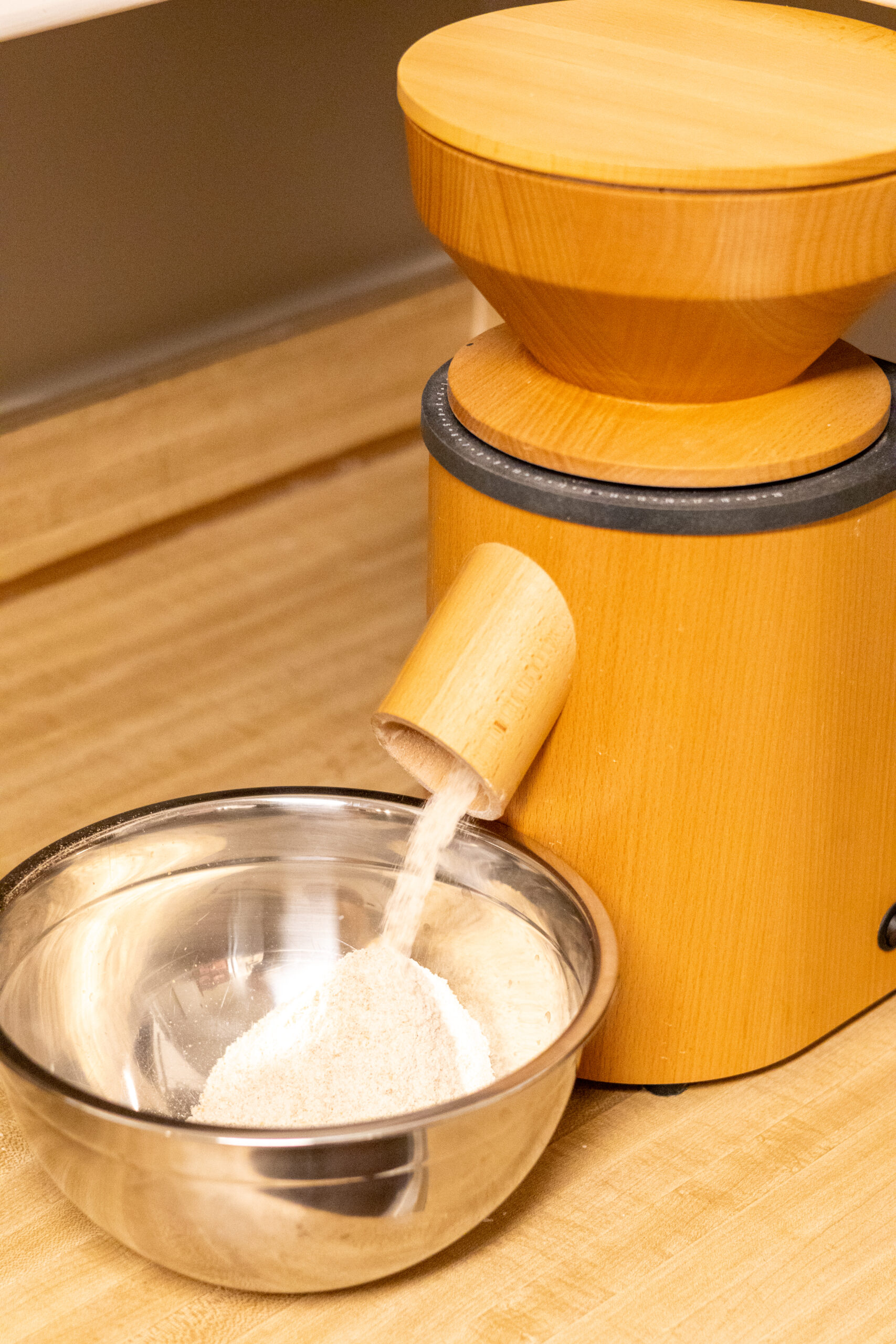 Mockmill Lino 200 milling flour into a bowl